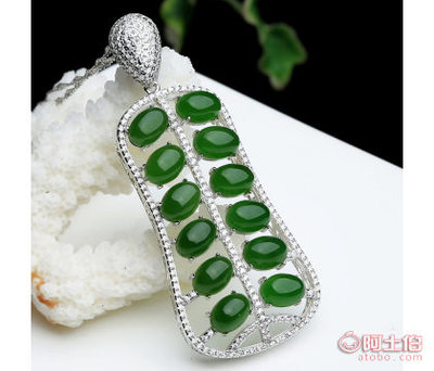 冠尚東澳珠寶 新疆和田碧玉芭蕉扇形吊墜——傳統(tǒng)與時尚的完美融合